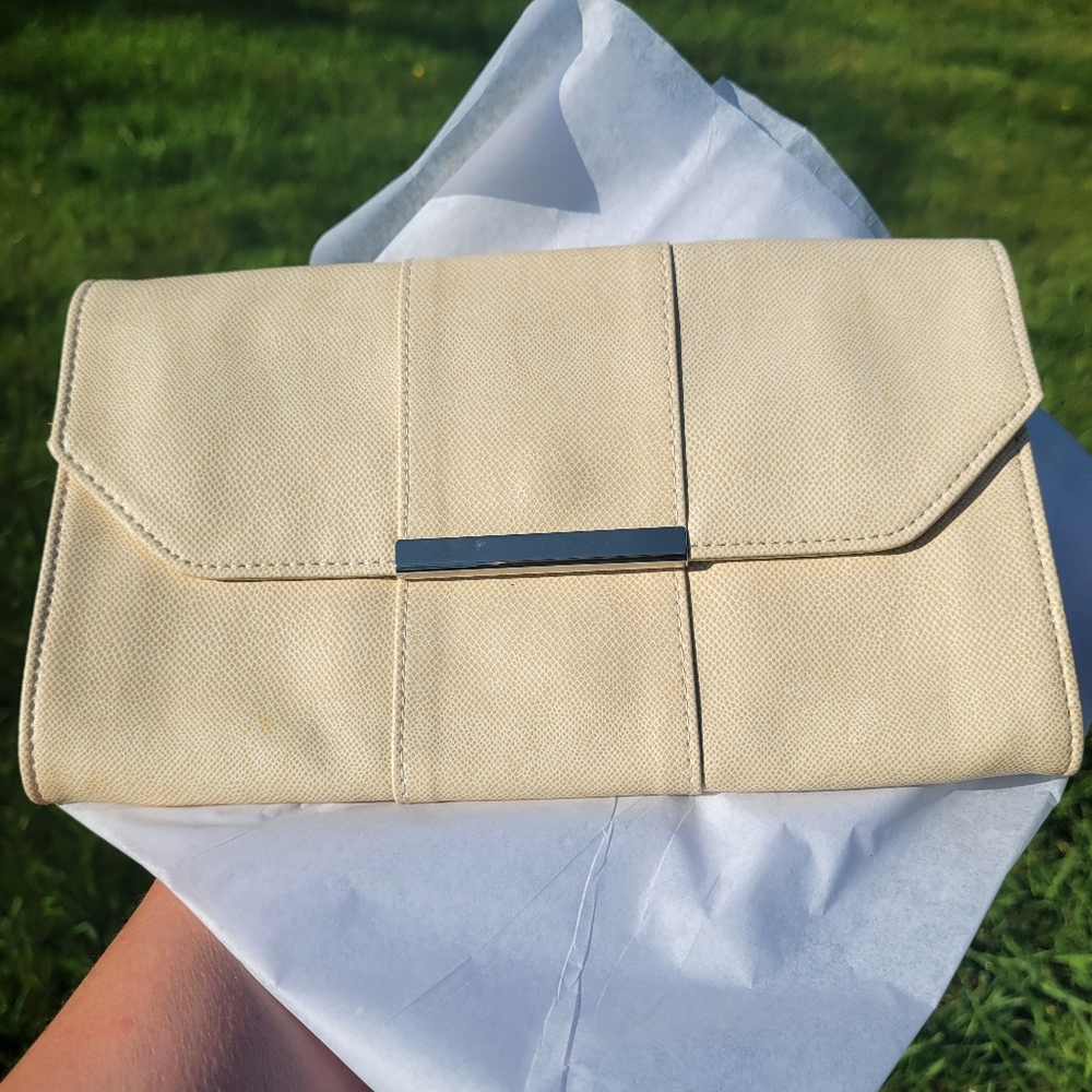 Style & Co. Clutch Wristlet ~ Faux Leather Cream Color ~ Removable Strap